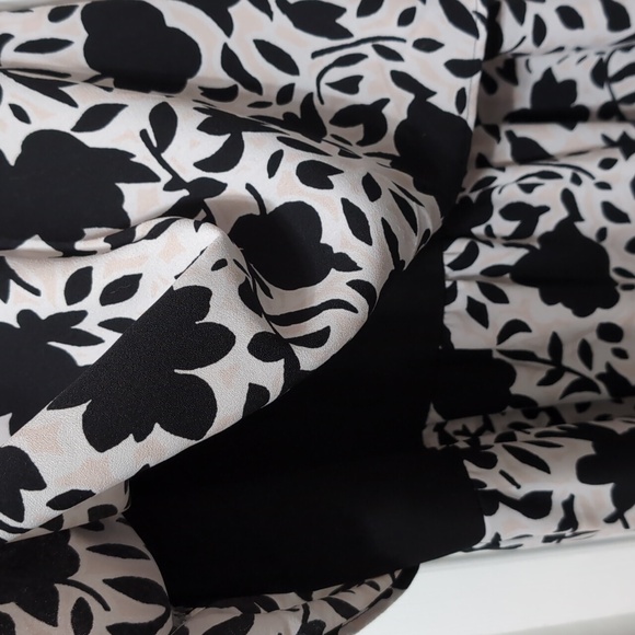 Loft Ruffle Dress - Picture 4 of 6